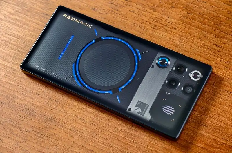 Hệ thống RGB và phím trigger 520Hz trên REDMAGIC 11 Pro mang lại lợi thế gì khi chơi game?